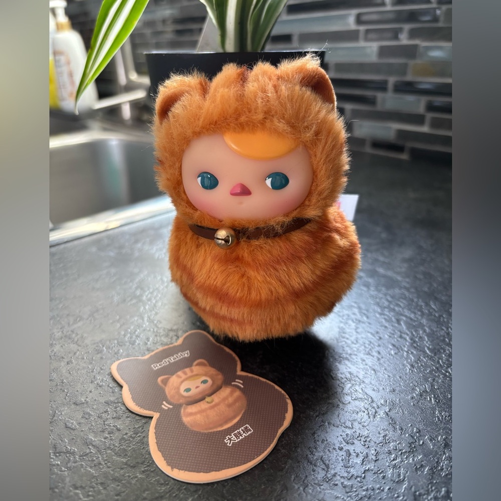 RED TABBY roly poly kitty POPMART